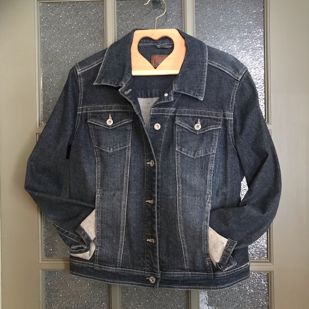 Lee Blue Jean Jacket with Pointed Collar and Contrast Stitching